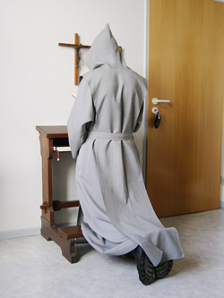 Een biddende Trappister monnik. 